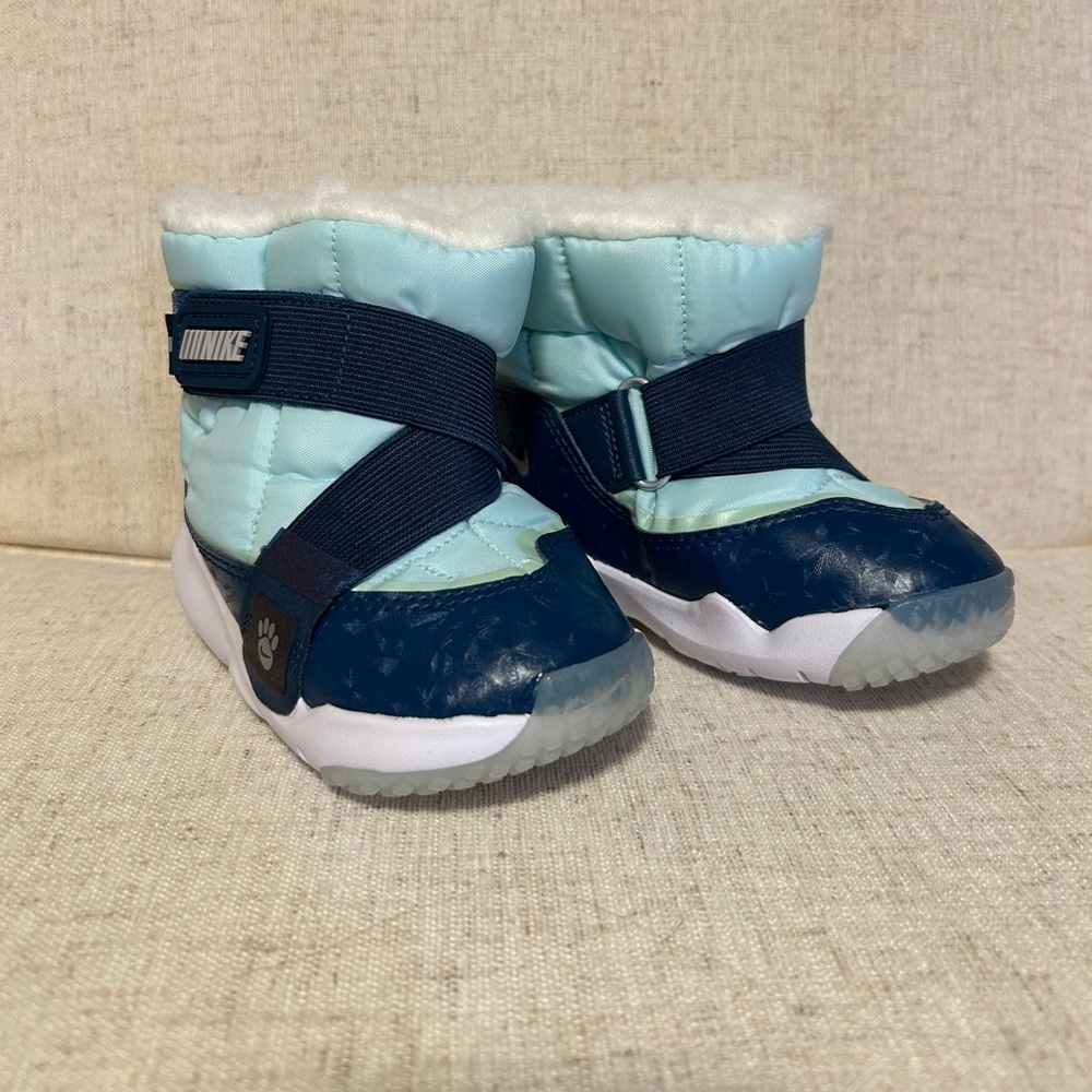 NWT Nike toddler snow boot
